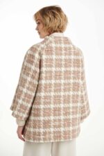 JACKET WITH BUTTONS AND PIE-DE-POOL DESIGN - Image 2