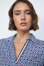 ΜΠΛΟΥΖΑ ΜΕ V KΑΙ ΓΕΩΜΕΤΡΙΚΑ ΣΧΕΔΙΑ - Image 2