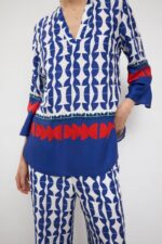 ΜΠΛΟΥΖΑ ΜΕ ΓΕΩΜΕΤΡΙΚΑ ΣΧΕΔΙΑ