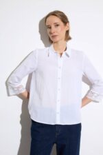 ΠΟΥΚΑΜΙΣΟ ΜΕ ΔΑΝΤΕΛΑ ΣΤΑ ΜΑΝΙΚΙΑ - Image 2